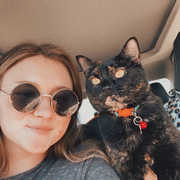 Meet your Posher, Alyssa - Picture 7 of 9